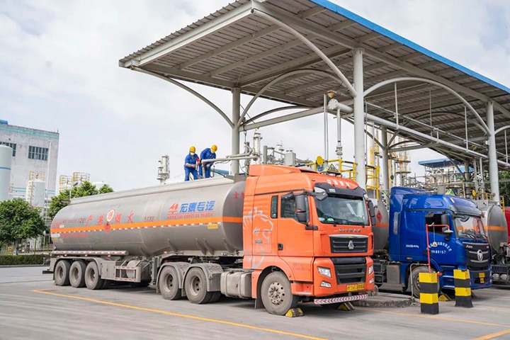 【简讯】解化分公司首车甲醇产品出口缅甸、曲煤焦化大为制焦公司召开降本增效专题会、后所煤矿公司取得矿用设备检修、安装及改造资质