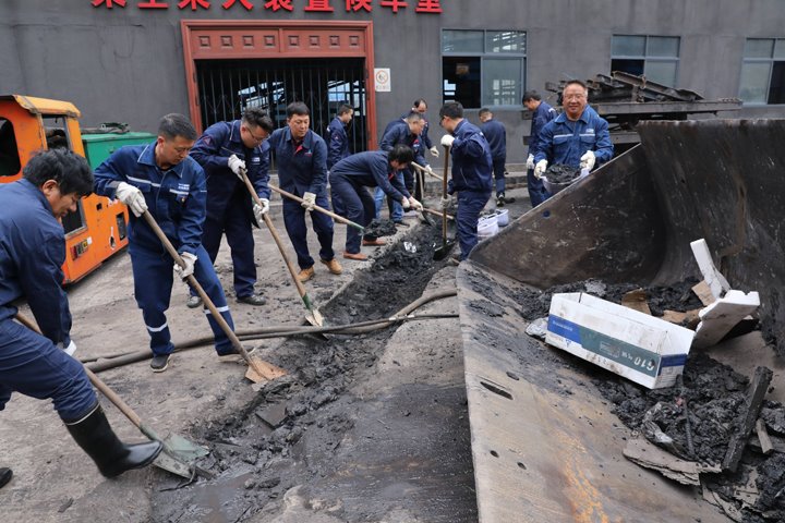 富源团结煤业有限公司党支部开展雨季“三防”主题党日活动 筑牢矿区安全防线