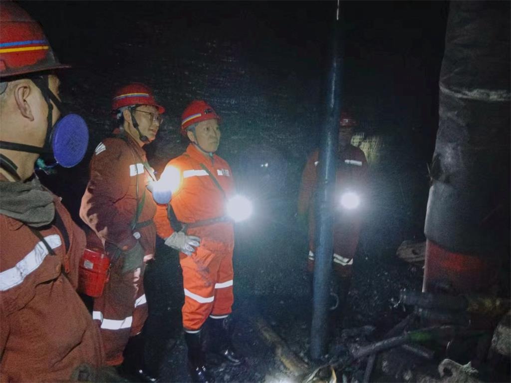 国家矿山安全监察局云南局党组成员、总工程师陈涌泉到云南东源罗平东城煤矿有限公司检查指导工作